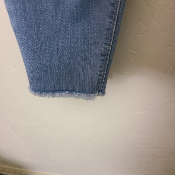 Vince Camuto  Jeans Light Wash Slim Fit Raw Hem Soft Denim Whisker Fade 6 - Picture 3 of 10